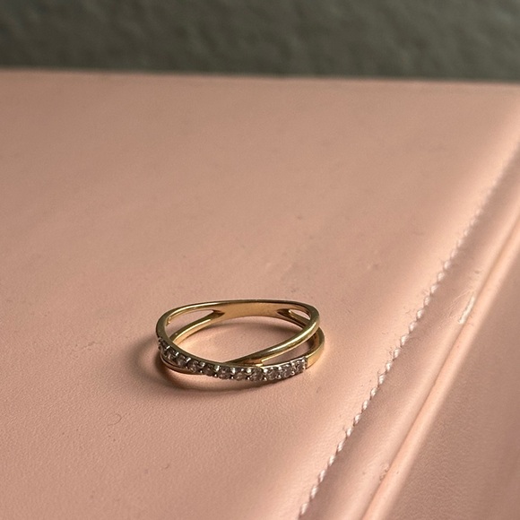 STUNNING GOLD & DIAMOND SIZE 6 RING. PROMISE RING - Picture 3 of 4